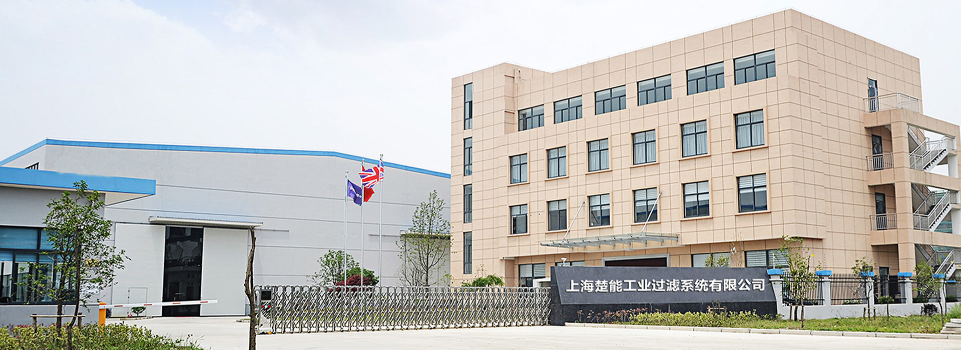 全自動(dòng)自清洗過(guò)濾器通過(guò)高效的機(jī)械式刮除方式，將濾元表面積累的顆粒雜質(zhì)自動(dòng)清除